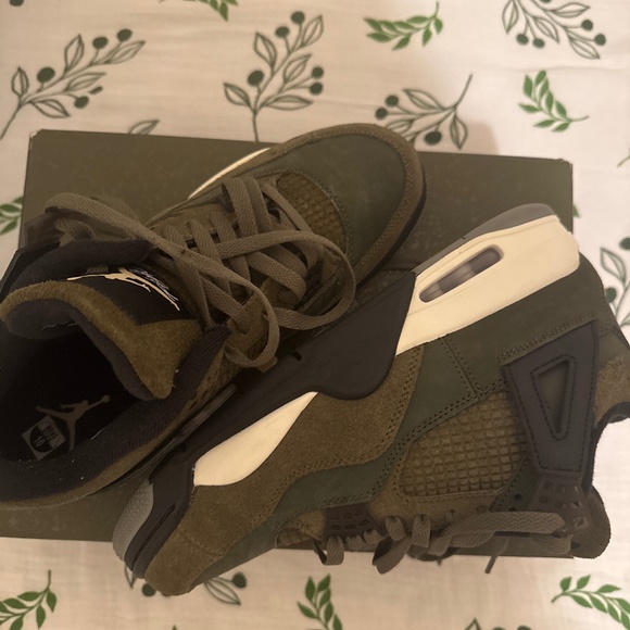 Mint condition Air Jordan 4 - Picture 1 of 3